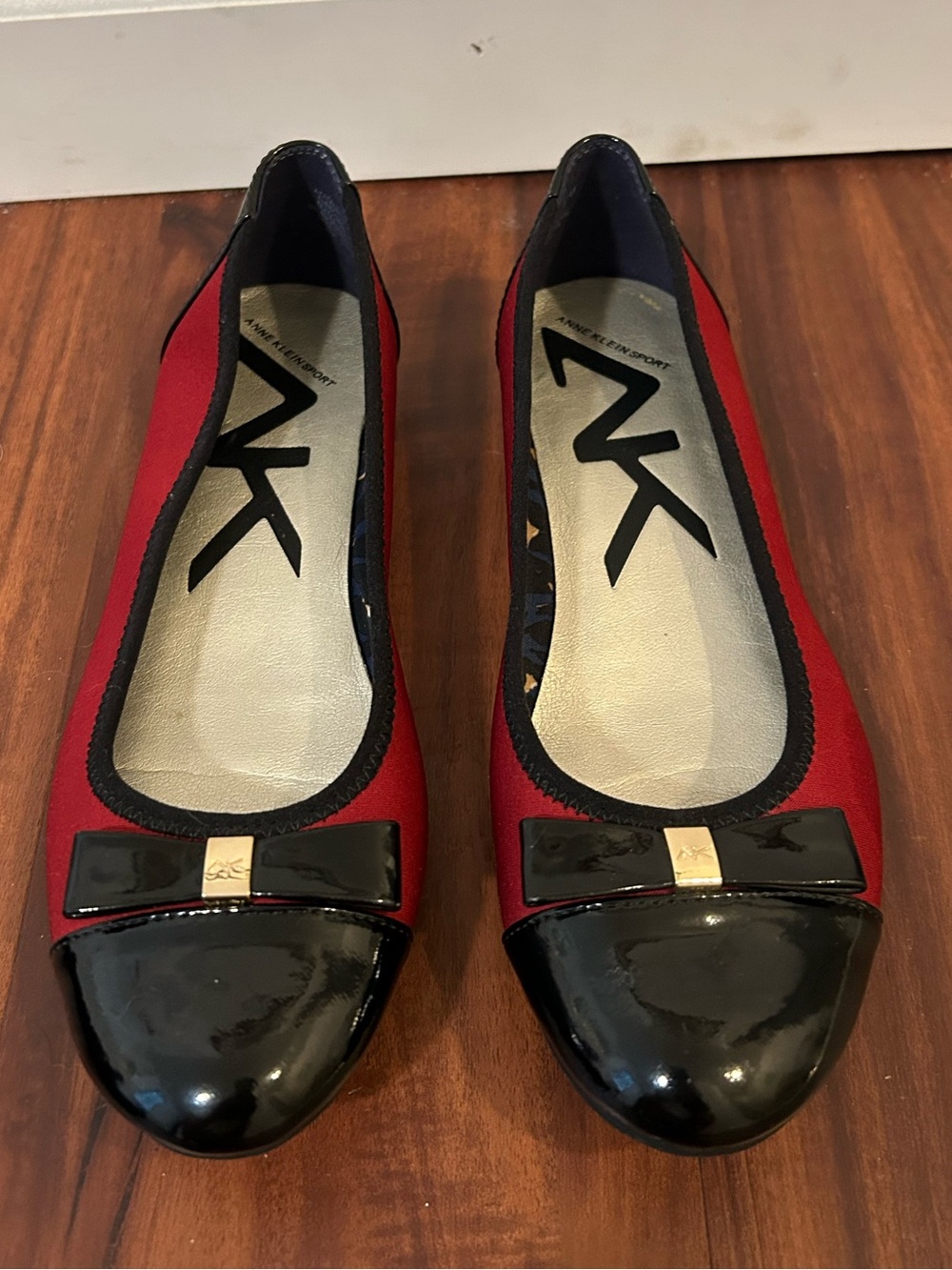Anne Klein Akatalya Women’s Red and Black Patent Cap Toe Bow Flats Shoes 7.5 M